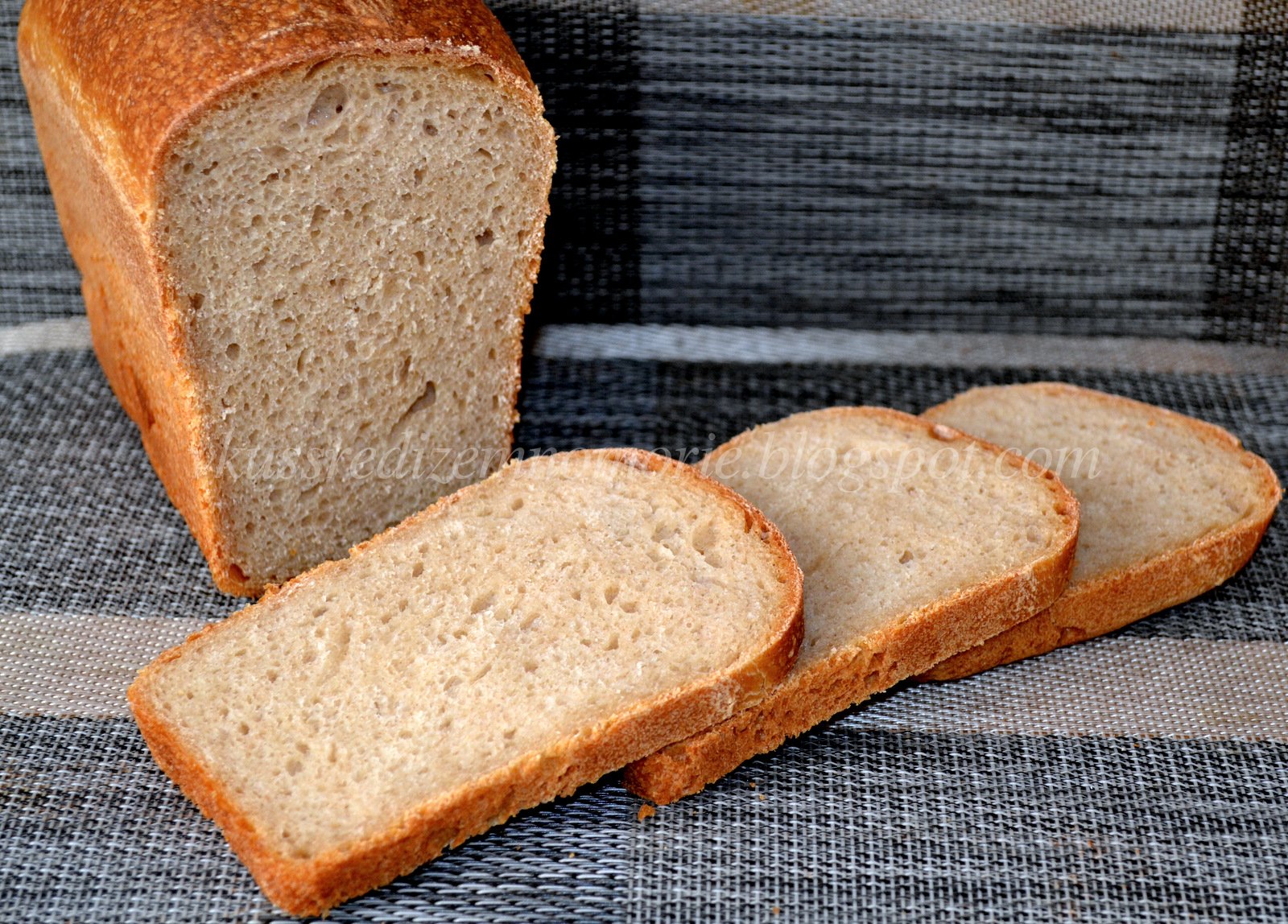 Рецепт хлеба в сорта. Пшеничный хлеб пшеничный хлеб. Формовой пшеничный хлеб на закваске. Ржано-пшеничный хлеб ржано-пшеничный хлеб. Белый формовой хлеб на закваске.