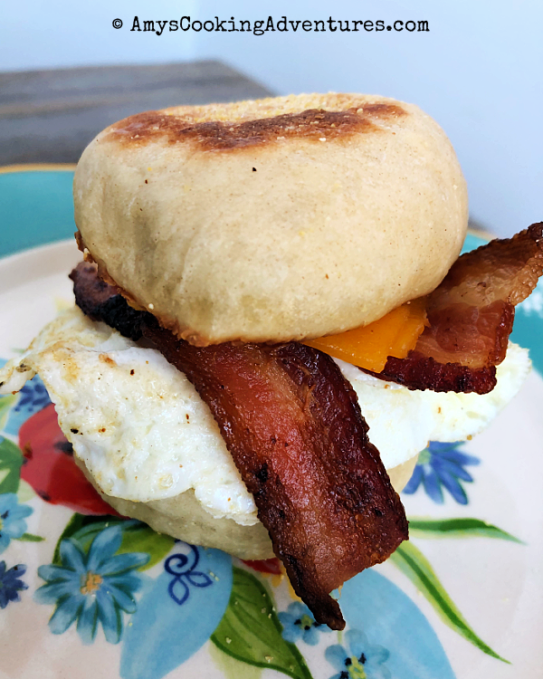 Egg & Bacon Sandwich (Homemade Egg McMuffin)