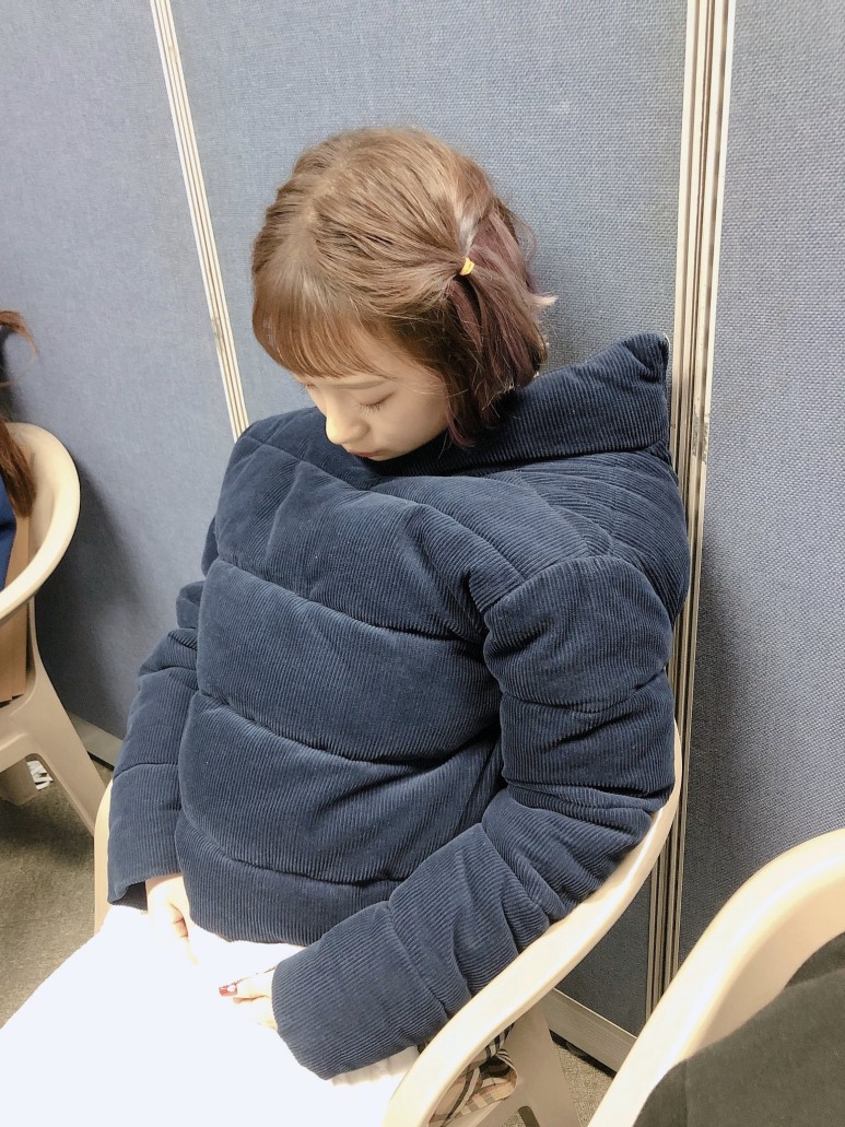 강아지 미용(?!)을 한듯한 로켓펀치 소희 | 인스티즈