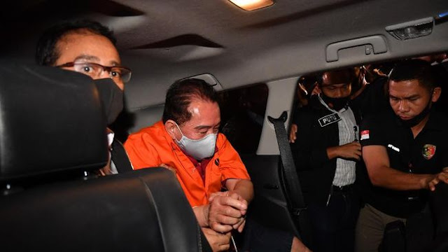 Djoko Tjandra Bungkam Saat Tiba di Bareskrim Polri Djoko Tjandra Bungkam Saat Tiba di Bareskrim Polri