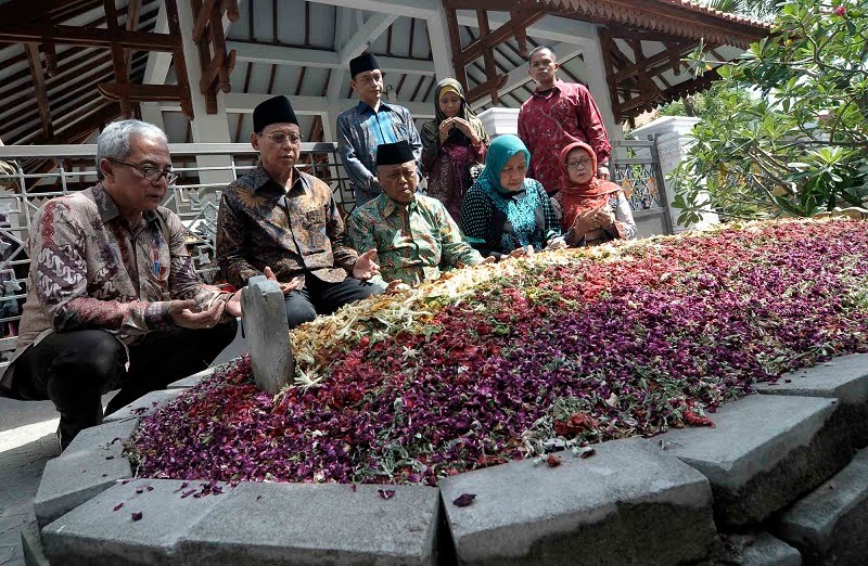 Inilah Cara Kita Menebus Dosa Kepada Orang Tua yang Sudah ...