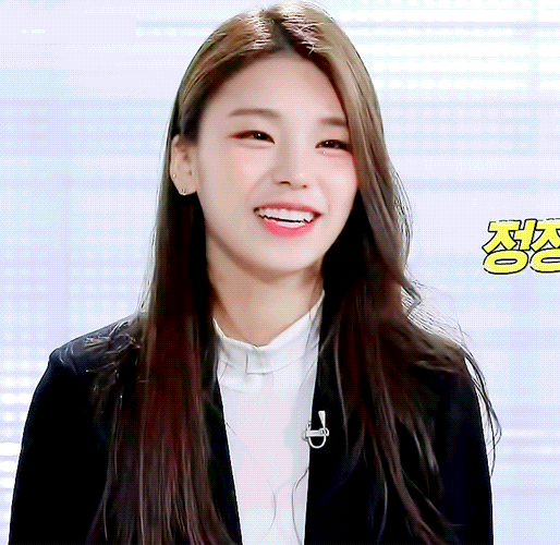 ITZY's Yeji with her hair down.gif ~ pannatic