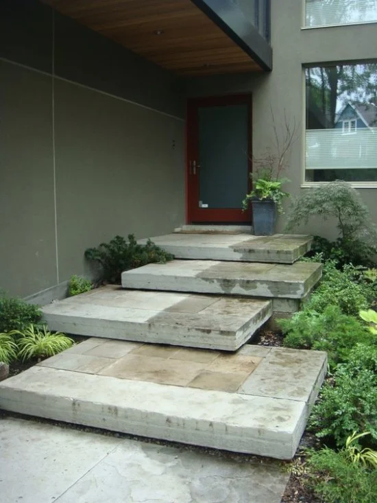 tangga modern minimalis untuk entrance dan landsekap rumah