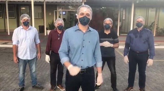 A mando de Bolsonaro, deputados invadem hospital no Espírito Santo A mando de Bolsonaro, deputados invadem hospital