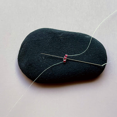 砖缝心形串珠饰品教程