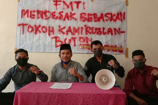 Front Mahasiswa Timur Indonesia: Bebaskan Ruslan Buton, Lawan Komunis! Front Mahasiswa Timur Indonesia: Bebaskan Ruslan Buton, Lawan Komunis!
