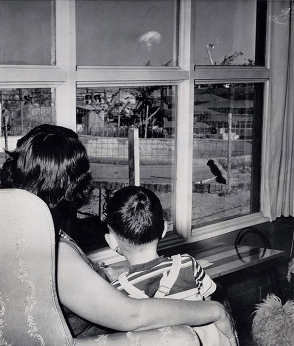 Mom and son watching the mushroom cloud after an atomic test, Las Vegas, 1953 Mom and son watching the mushroom cloud after an atomic test, Las Vegas, 1953