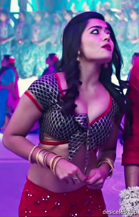 Rashmika Mandanna Half Nude, Rashmika Mandanna Mind Block Cleavage, Rashmika Mandanna boobs show, Rashmika Mandanna ass grope, naked