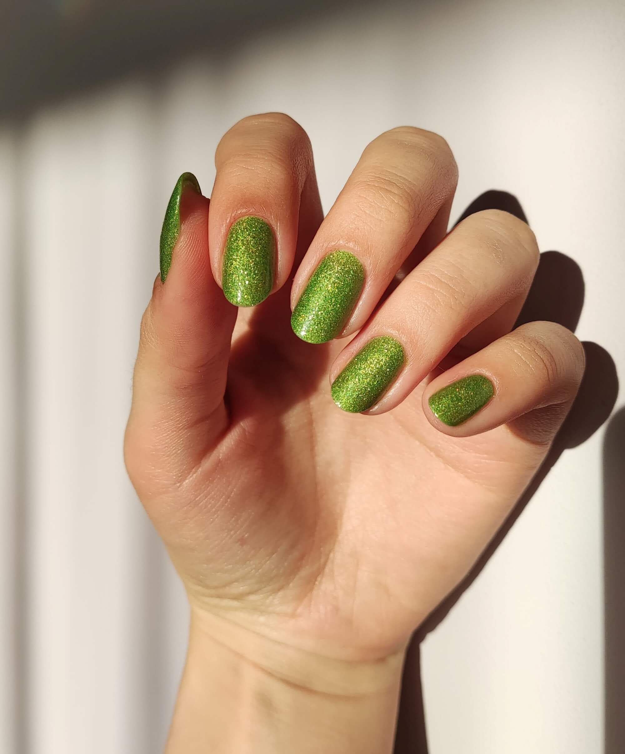 zielone paznokcie