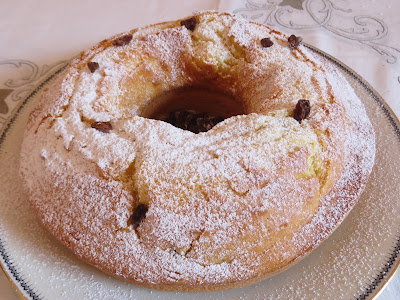 ciambella plumcake allo yogurt greco e uvetta