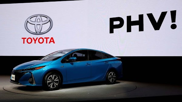  Toyota presenta nuevo híbrido recargable en tomas de corriente