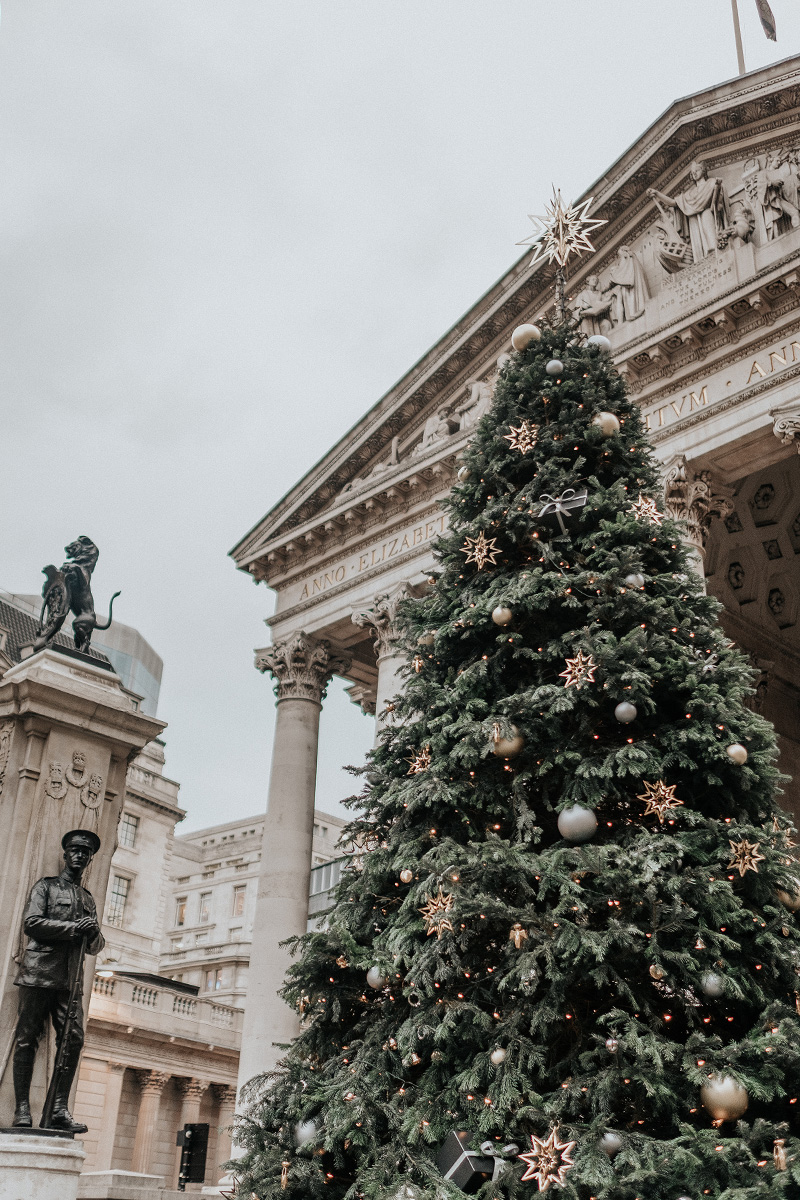 Weekday Wanderlust: Christmastime in London