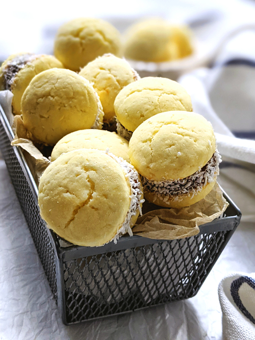 Alfajorcitos de maizena con dulce de leche como los de confitería