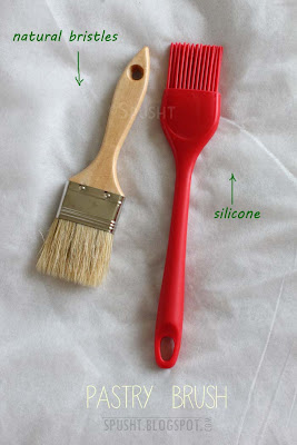 pastry brush in natural bristles or silicone