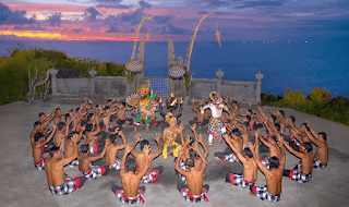 Contoh tari kuat : Tarian kecak www.simplenews.me