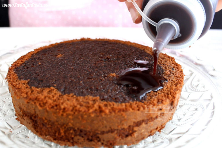 Cómo hacer Almíbar o Jarabe para mejorar tartas y cupcakes - TartaFantasía