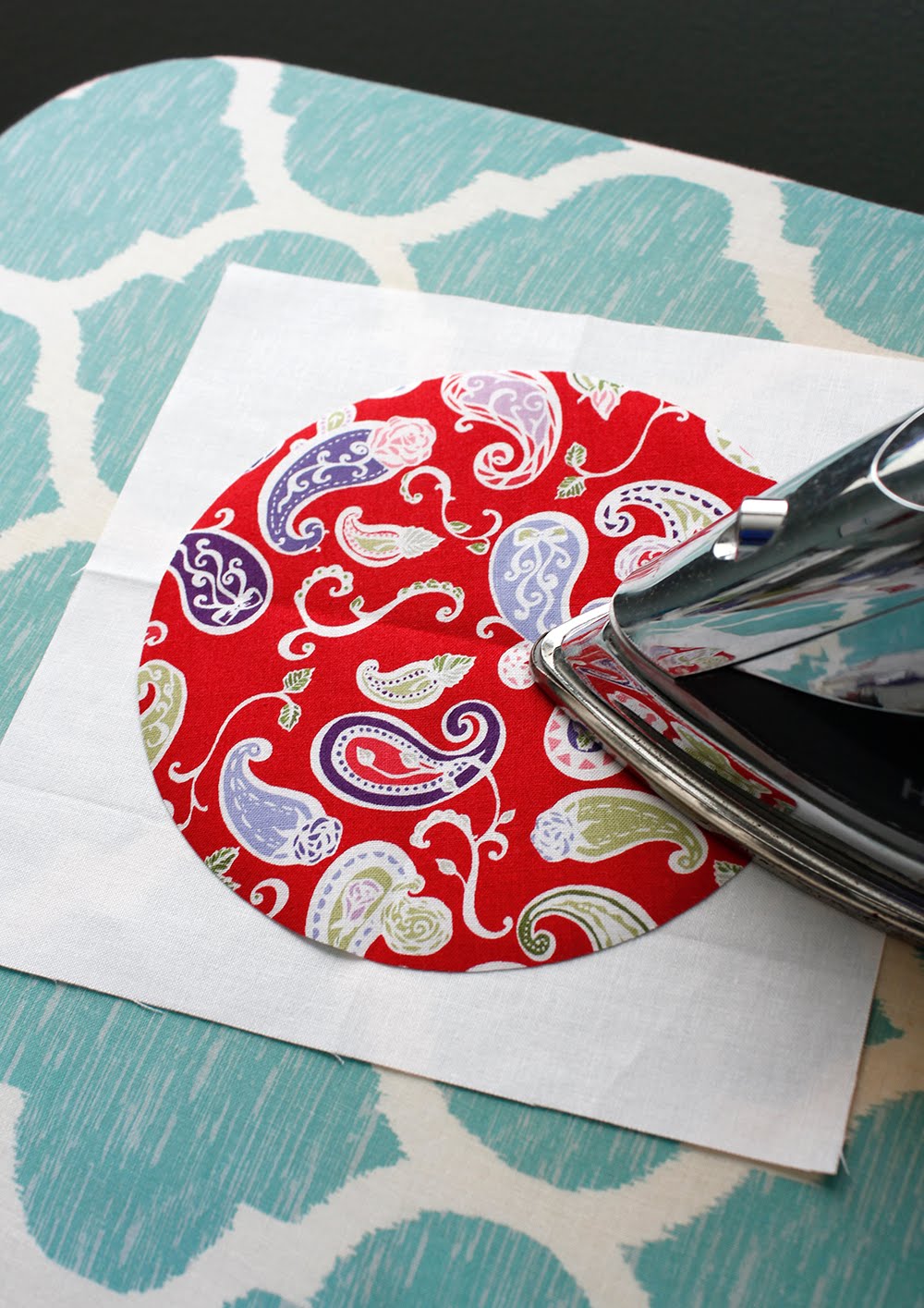 A Bright Corner Simple Circles Quilt + Coming Up Roses Blog Tour