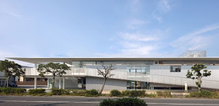 最前線の医師を助けるセラピー犬を紹介