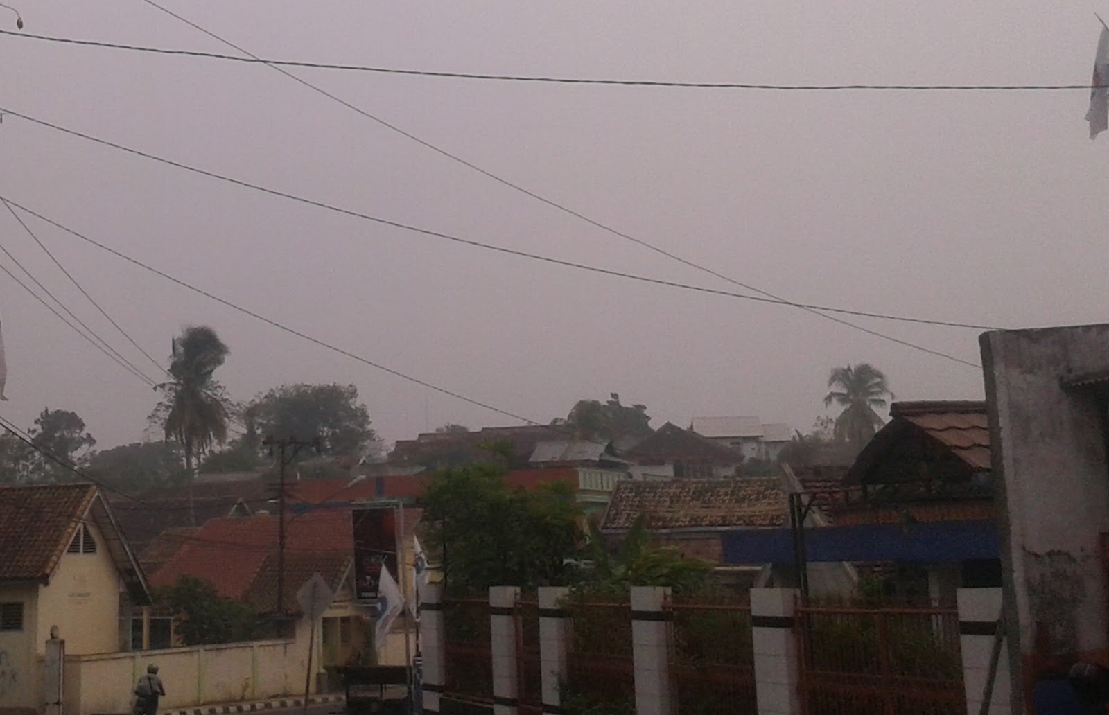 Kabut Asap Mulai Menyelimuti Kota Baturaja OKU ~ Tugas Galau