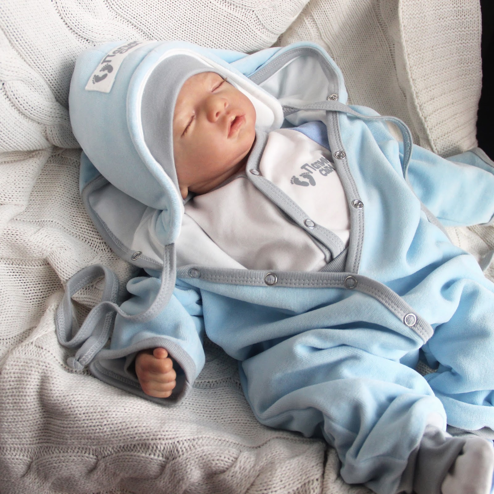 Как тепло одевать новорожденного. Одежда на выписку для мальчика. Одежда на выписку для новорожденных. Одежда для новорожденных на выписку из роддома. Одежда для новорожденных мальчиков на выписку.