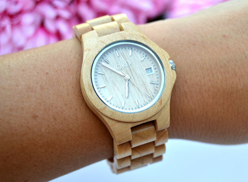 reloj de madera