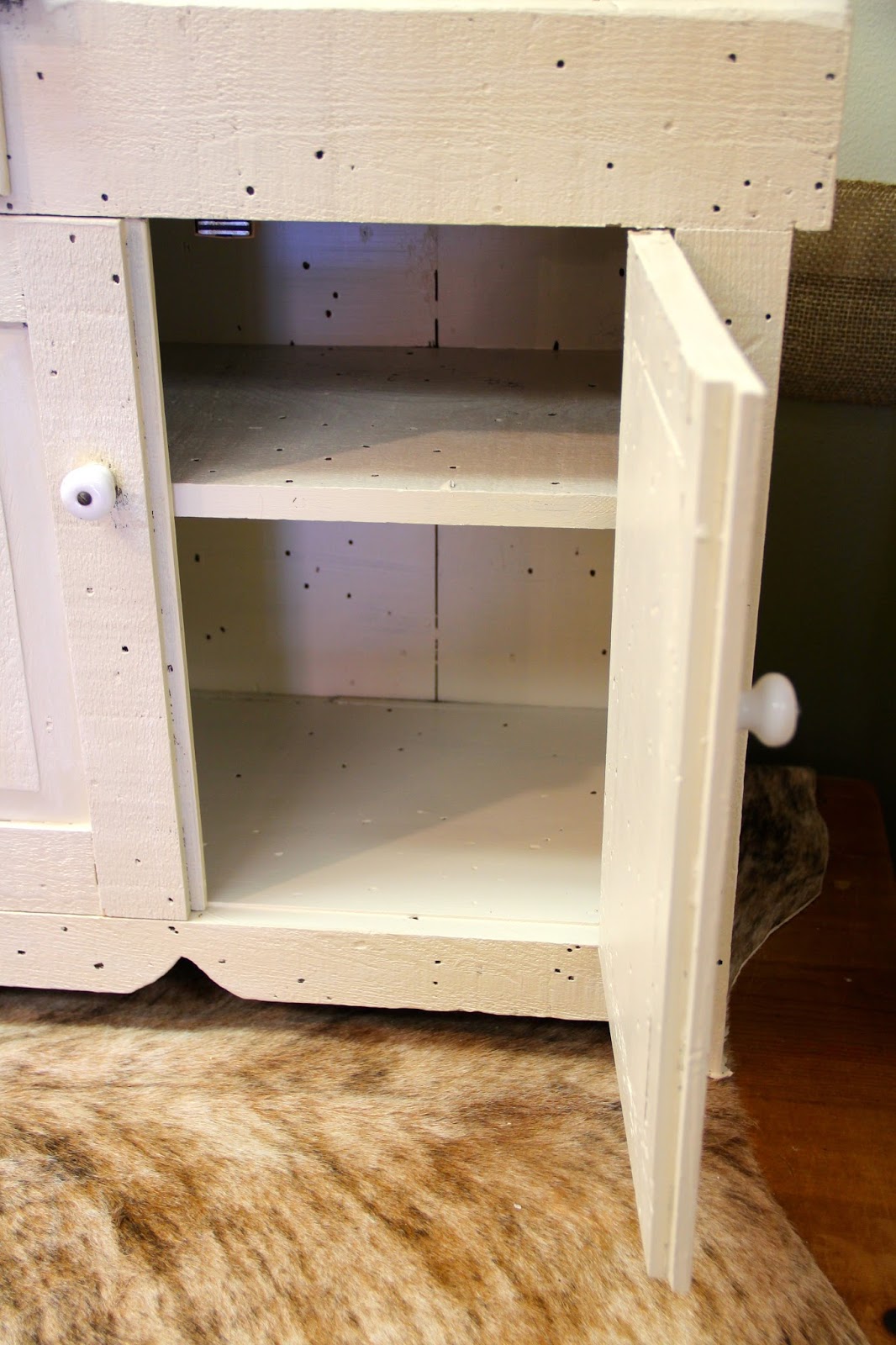 SMALL CHILD'S DRY SINK - SIDE TABLE