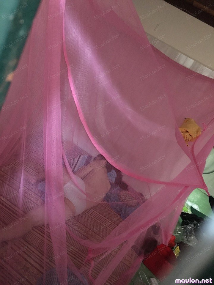 Quay lén em gái phòng bên khỏa thân xem phim sex 2 MauLon.Net - Ảnh sex quay lén gái xem phim sex