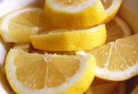 Elementos habituales llenos de bacterias - Rodaja de limon
