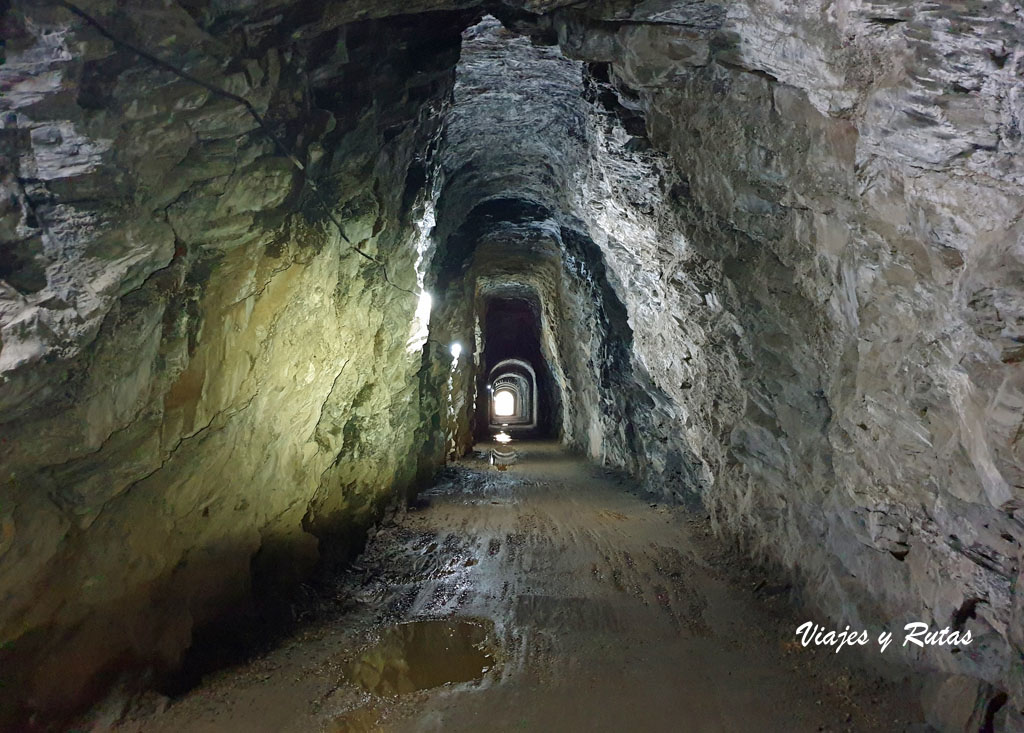 Interior del Túnel de Pedrido, Vía verde del ferrocarril