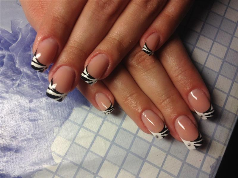 4. Elegant Black and White Nail Designs for the Office - wide 4