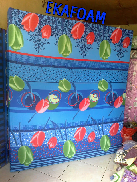 Kasur inoac motif bunga tulip biru