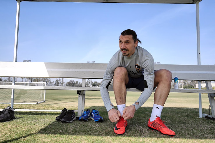 Here Is Why Zlatan Ibrahimovic is Wearing Old Nike Mercurial Boots - Footy Headlines