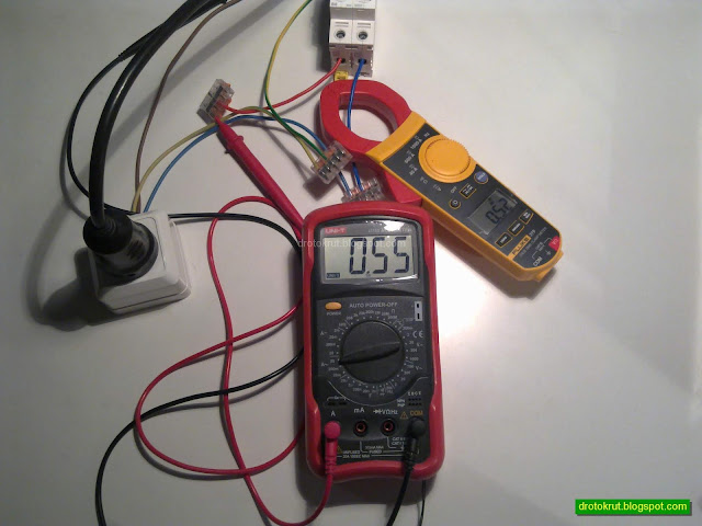 Замер переменного тока цифровым мультиметром Uni-T UT55 и токовыми клещами Fluke 319