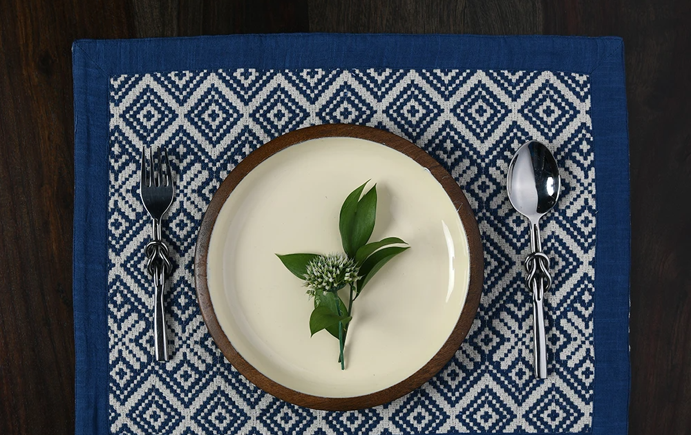 How to protect your dining table from spilled water and food?