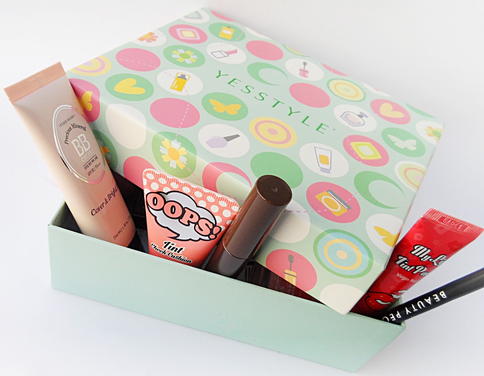 YesStyle Korean Beauty Box / Review January Girl