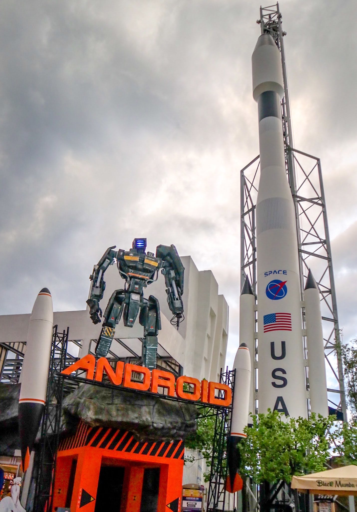 Attraction Review Movieland Studios The Craziest Theme Park In The