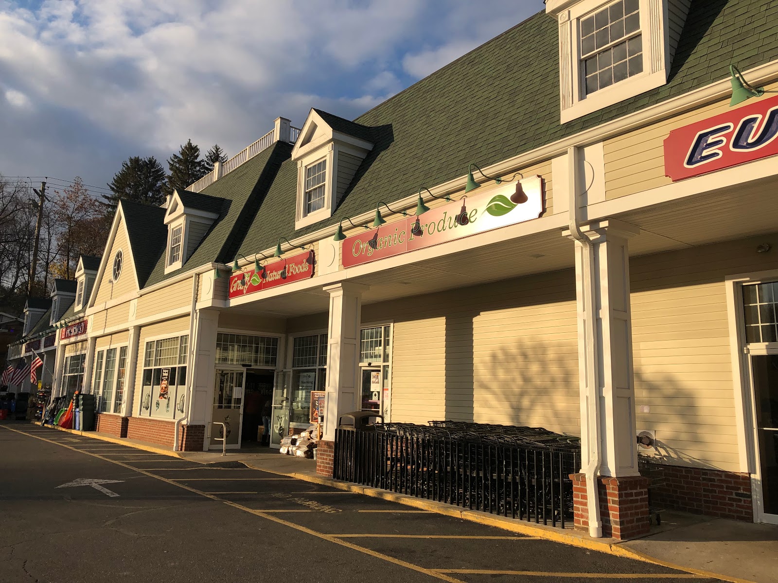 Look Inside Green's Natural Foods Briarcliff Manor, NY