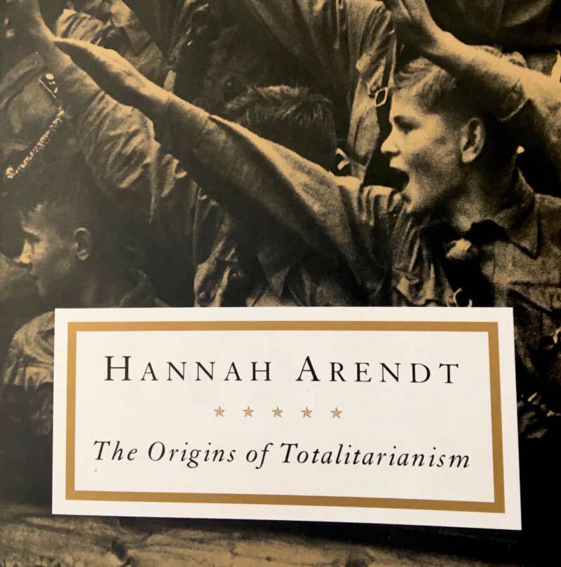 Тоталитаризм книги. Totalitarianism Hannah Arendt. The Origins of Totalitarianism. The Origins of Totalitarianism Ханна Арендт книга. Арендт Истоки тоталитаризма.