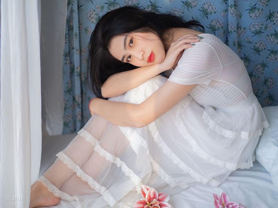 Gallery - Vietnamese model Yen Nguyen - Fragile purple flowers - P5