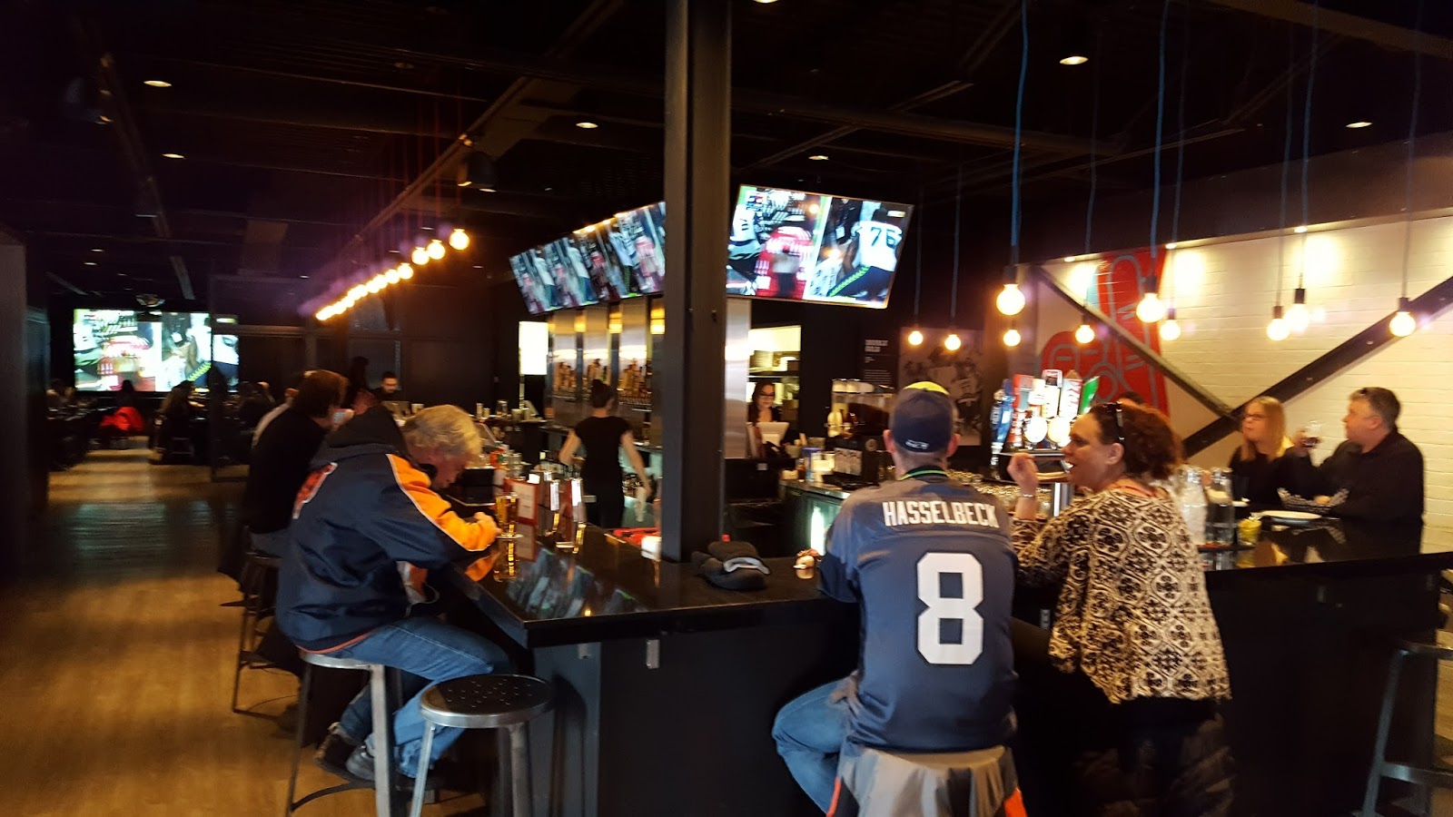 Jeeps Pubs Taverns and Bars Underdogs (Winnipeg, Manitoba, Canada)