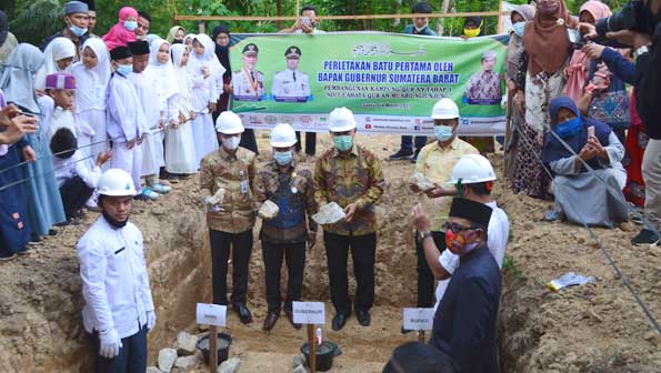 Gubernur Letakkan Batu Pertama Pembangunan SDIT Cahaya Quran Sijunjung