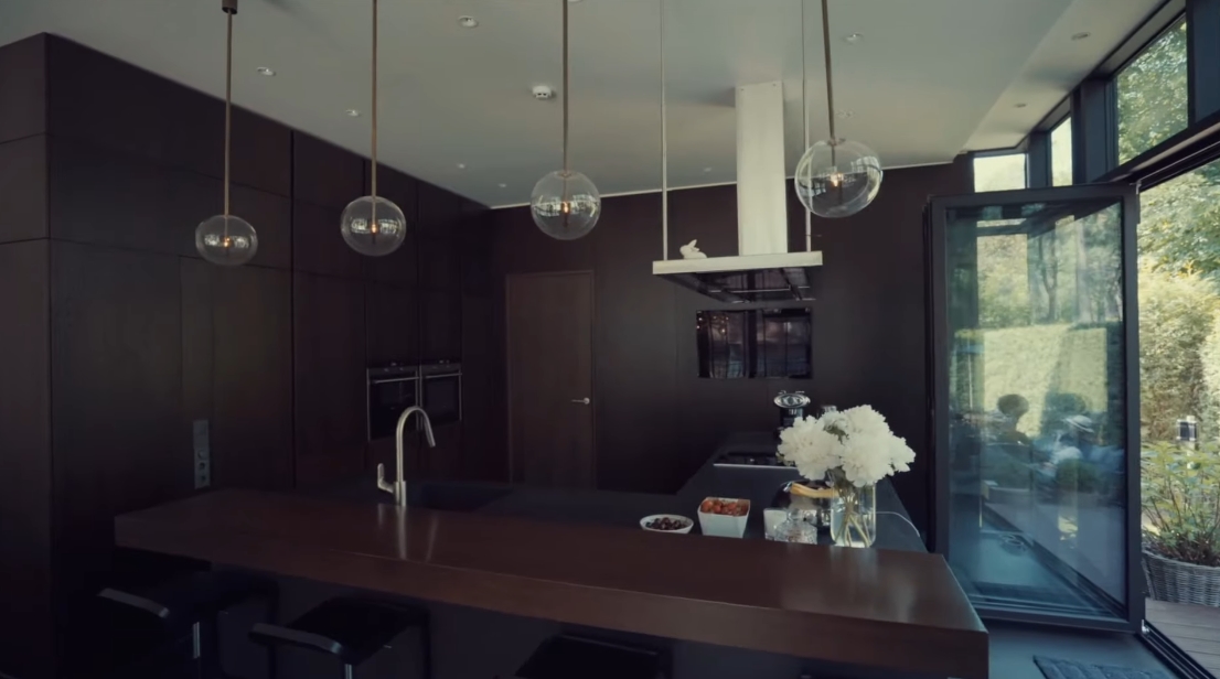 Tour Bulduru Avenue 55, Jurmala, Latvia vs. 11 Interior Design Photos