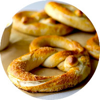 http://www.yammiesnoshery.com/2012/04/auntie-annes-pretzels-copycat-recipe.html