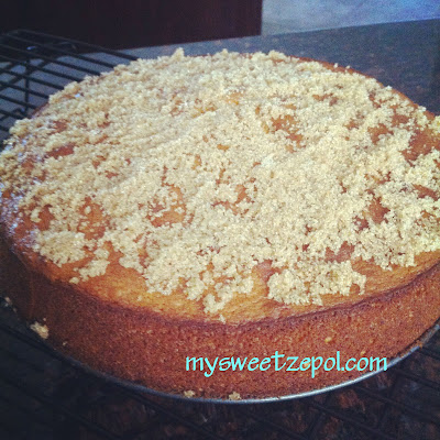 Olive Oil Cake with a Brown Sugar topping / sponge cake texture with a delightful citrus flavor / by My Sweet Zepol