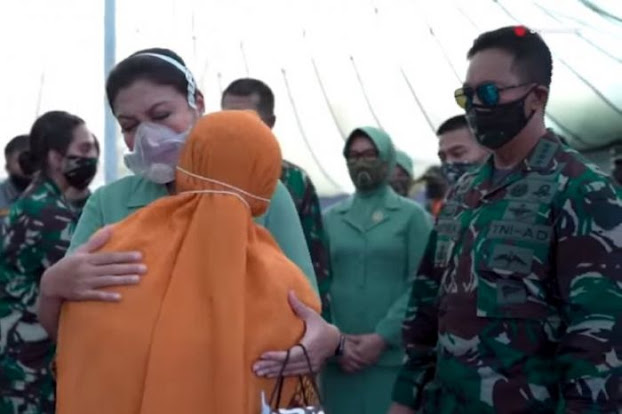 Wow! Masker Unik Milik Diah Erwiany Istri Jenderal Andhika Ini Seharga Rp 25 Juta Wow! Masker Unik Milik Diah Erwiany Istri Jenderal Andhika Ini Seharga Rp 25 Juta