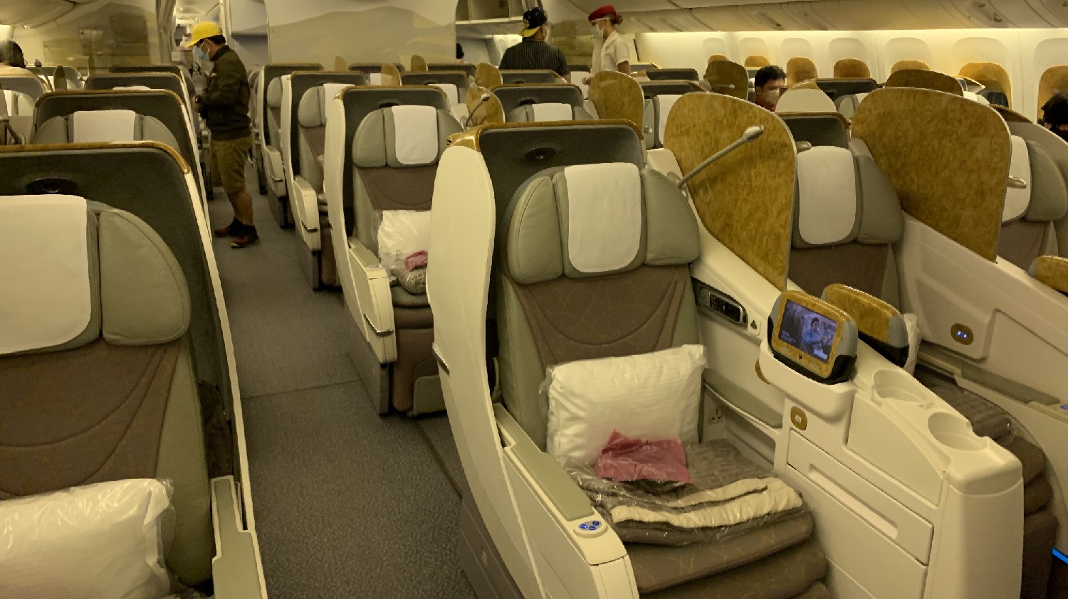Review: Emirates B777 Business Class, Dubai-Cebu