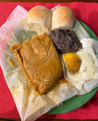 Pache, breakfast, egg, beans, pan frances