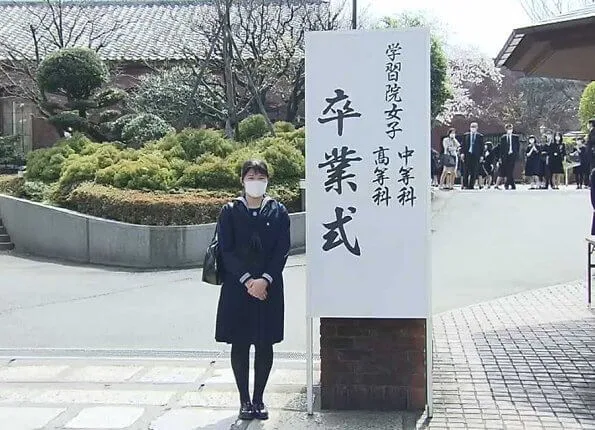 Princess Aiko, the only child of Emperor Naruhito and Empress Masako, graduated from high school. coronavirus mask