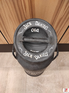 lechera pintada a mano