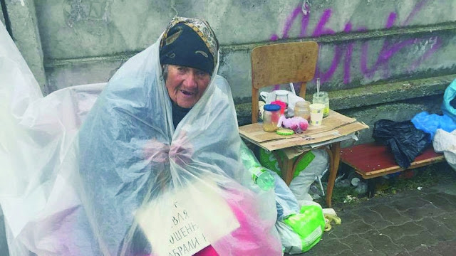 83-летняя бабушка Нина уже полгода живет на лавочке: бывший тренер стала жертвой квартирных мошенников!
